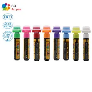 유리에 분필 마커 펜 쓰기